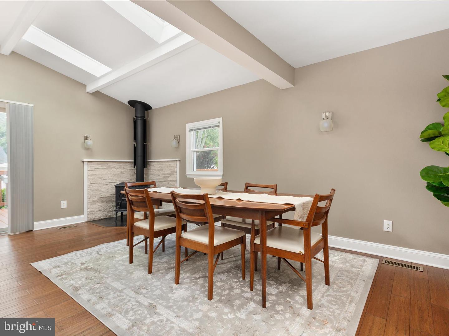 6800 WESTLAWN DR, FALLS CHURCH, Virginia 22042, 4 Bedrooms Bedrooms, ,2 BathroomsBathrooms,Residential,For sale,6800 WESTLAWN DR,VAFX2266504 MLS # VAFX2266504