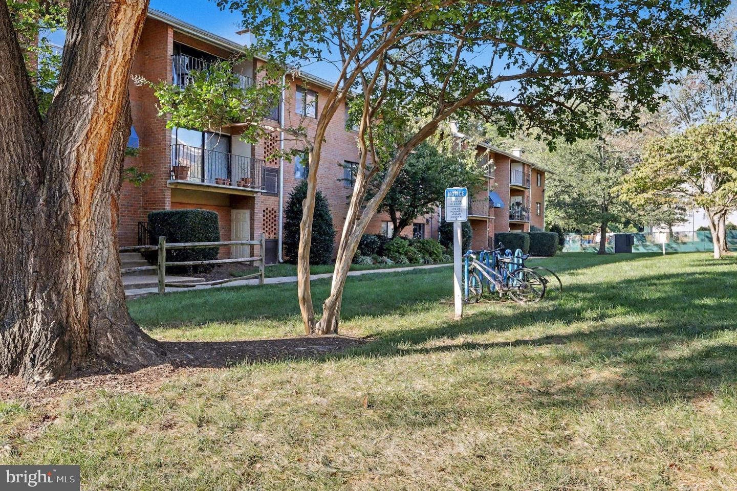 7610 SAVANNAH ST #201, FALLS CHURCH, Virginia 22043, 2 Bedrooms Bedrooms, ,1 BathroomBathrooms,Residential,For sale,7610 SAVANNAH ST #201,VAFX2267194 MLS # VAFX2267194