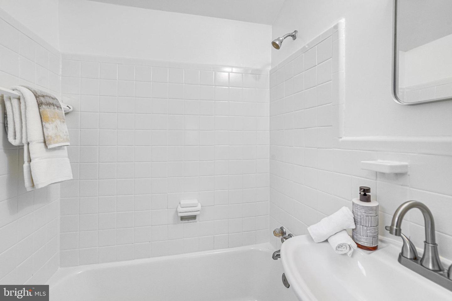 5424 24TH ST N, ARLINGTON, Virginia 22205, 3 Bedrooms Bedrooms, ,1 BathroomBathrooms,Residential,For sale,5424 24TH ST N,VAAR2063700 MLS # VAAR2063700