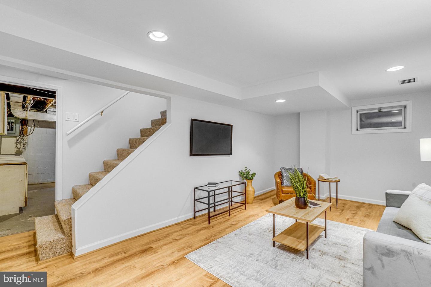 5424 24TH ST N, ARLINGTON, Virginia 22205, 3 Bedrooms Bedrooms, ,1 BathroomBathrooms,Residential,For sale,5424 24TH ST N,VAAR2063700 MLS # VAAR2063700