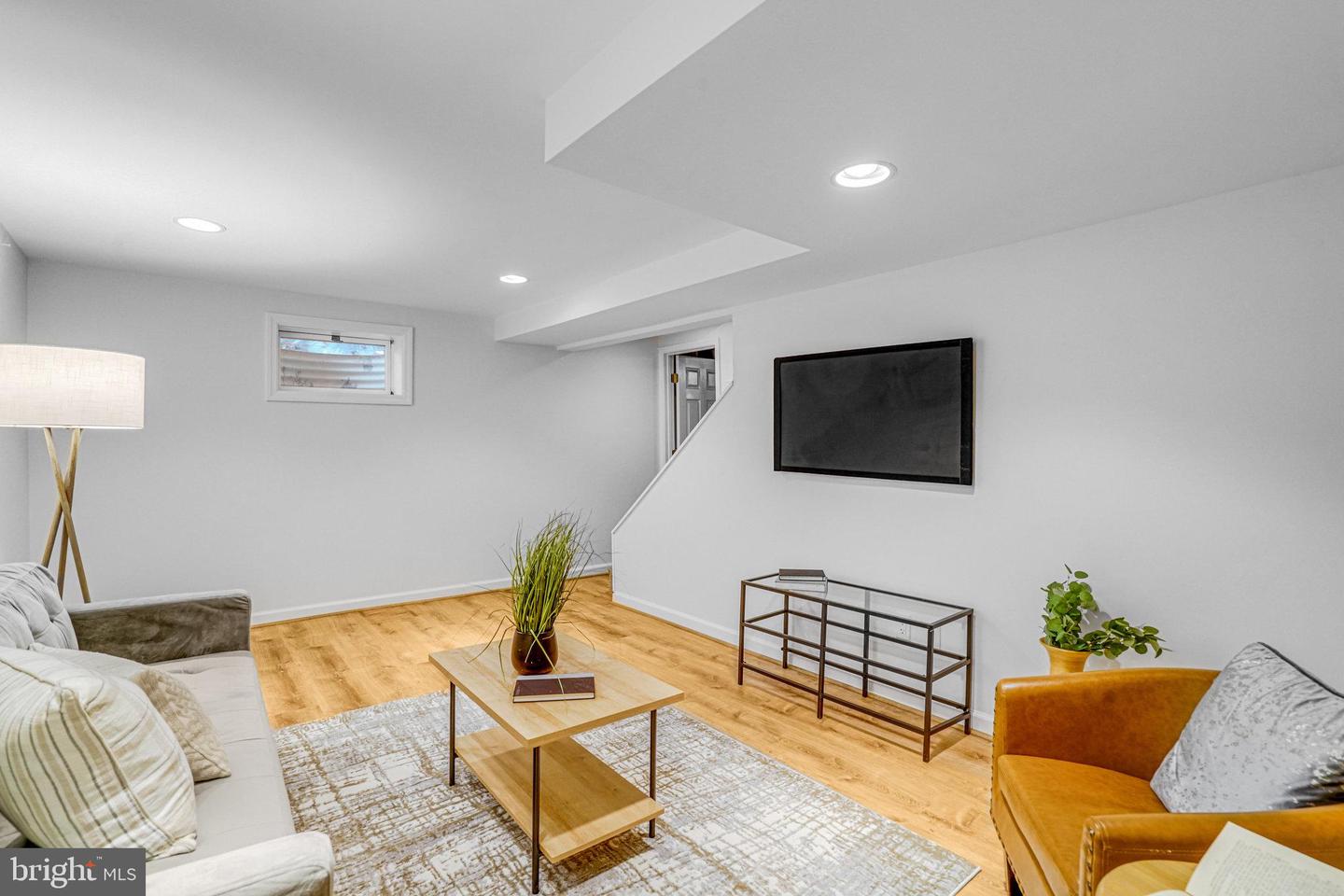 5424 24TH ST N, ARLINGTON, Virginia 22205, 3 Bedrooms Bedrooms, ,1 BathroomBathrooms,Residential,For sale,5424 24TH ST N,VAAR2063700 MLS # VAAR2063700
