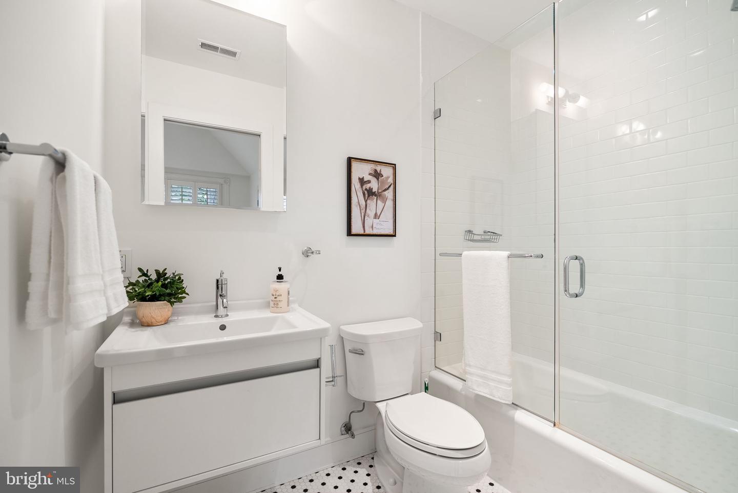 1762 CHURCH ST NW, WASHINGTON, District Of Columbia 20036, 4 Bedrooms Bedrooms, ,4 BathroomsBathrooms,Residential,For sale,1762 CHURCH ST NW,DCDC2224380 MLS # DCDC2224380