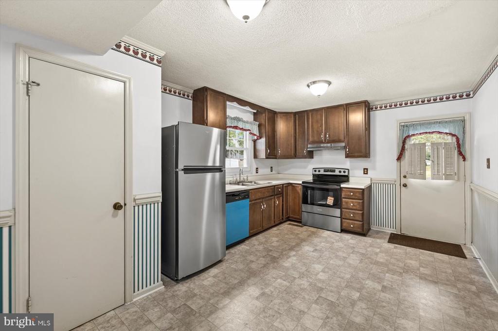 6026 MASSAPONAX DR, FREDERICKSBURG, Virginia 22407, 4 Bedrooms Bedrooms, ,3 BathroomsBathrooms,Residential,6026 MASSAPONAX DR,VASP2036582 MLS # VASP2036582
