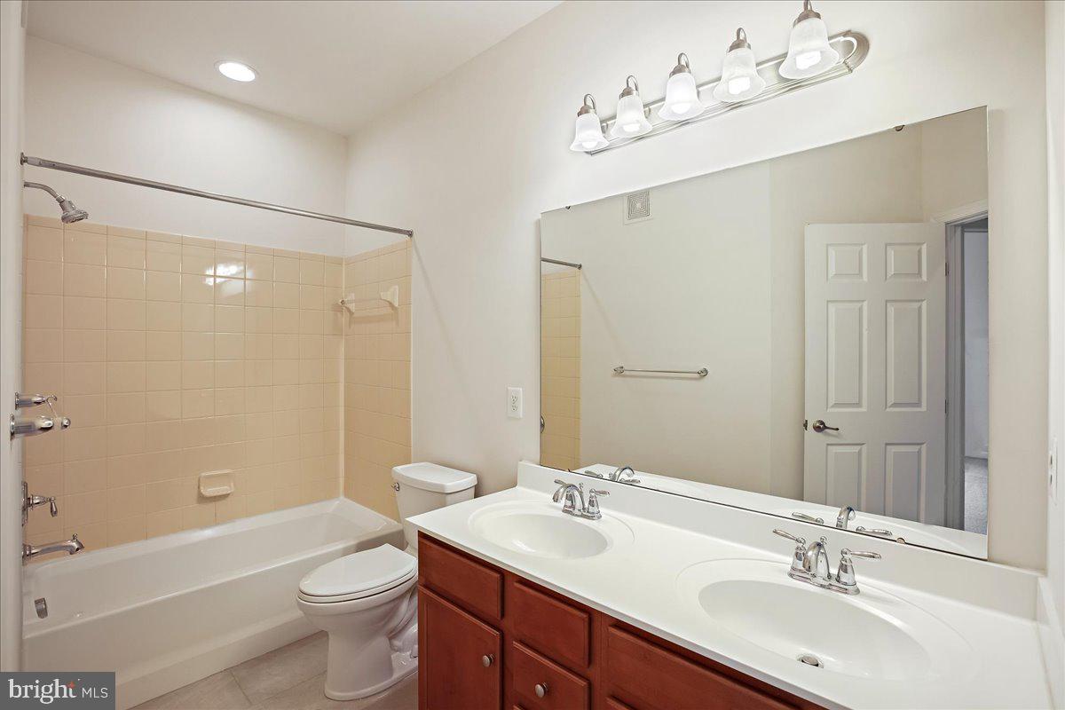 15052 LEICESTERSHIRE ST, WOODBRIDGE, Virginia 22191, 3 Bedrooms Bedrooms, ,2 BathroomsBathrooms,Residential,For sale,15052 LEICESTERSHIRE ST,VAPW2105198 MLS # VAPW2105198