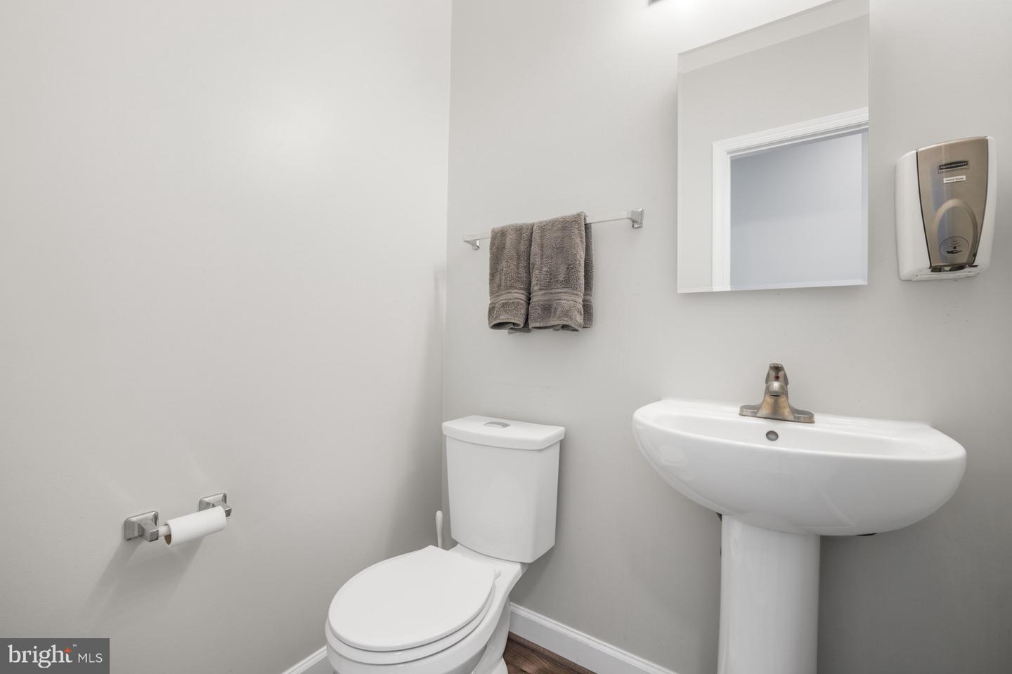 609 KRISTIN CT SE, LEESBURG, Virginia 20175, 4 Bedrooms Bedrooms, ,3 BathroomsBathrooms,Residential,For sale,609 KRISTIN CT SE,VALO2108020 MLS # VALO2108020