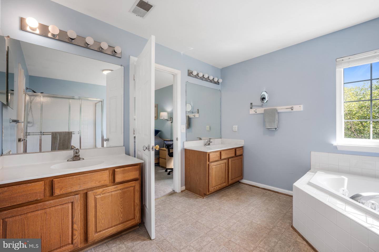 609 KRISTIN CT SE, LEESBURG, Virginia 20175, 4 Bedrooms Bedrooms, ,3 BathroomsBathrooms,Residential,For sale,609 KRISTIN CT SE,VALO2108020 MLS # VALO2108020