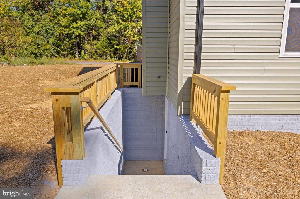 9019 SMITHS BEND RD, FREDERICKSBURG, Virginia 22407, 4 Bedrooms Bedrooms, ,2 BathroomsBathrooms,Residential,9019 SMITHS BEND RD,VASP2036700 MLS # VASP2036700
