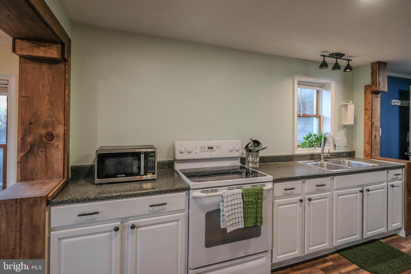 215 HARRIS DR, FRONT ROYAL, Virginia 22630, 2 Bedrooms Bedrooms, 5 Rooms Rooms,1 BathroomBathrooms,Residential,For sale,215 HARRIS DR,VAWR2012472 MLS # VAWR2012472