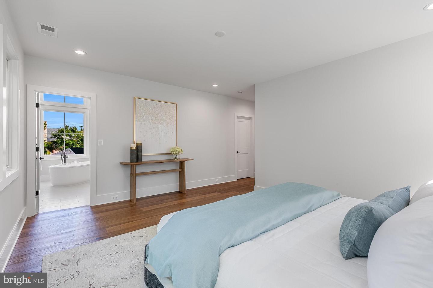 4777 26 ST N, ARLINGTON, Virginia 22207, 5 Bedrooms Bedrooms, ,5 BathroomsBathrooms,Residential,For sale,4777 26 ST N,VAAR2064500 MLS # VAAR2064500