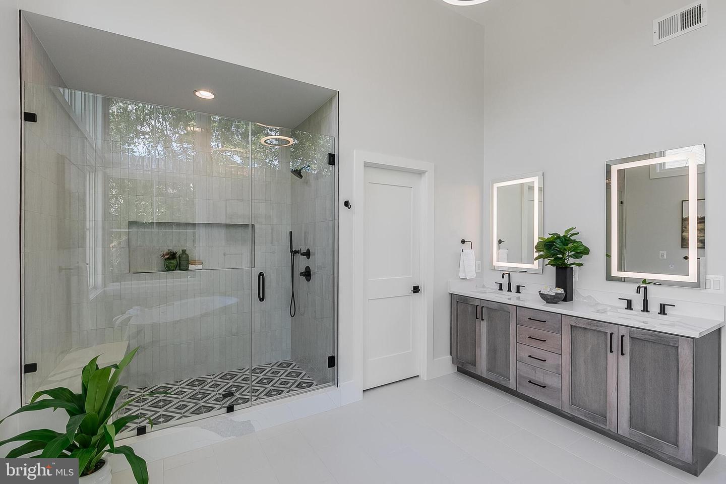 4777 26 ST N, ARLINGTON, Virginia 22207, 5 Bedrooms Bedrooms, ,5 BathroomsBathrooms,Residential,For sale,4777 26 ST N,VAAR2064500 MLS # VAAR2064500