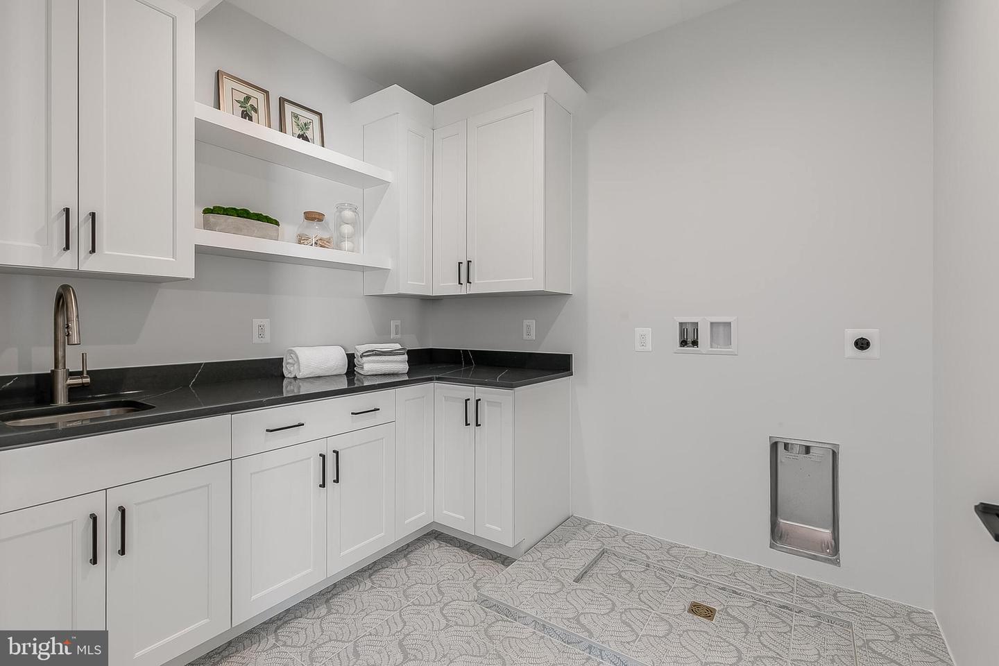 4777 26 ST N, ARLINGTON, Virginia 22207, 5 Bedrooms Bedrooms, ,5 BathroomsBathrooms,Residential,For sale,4777 26 ST N,VAAR2064500 MLS # VAAR2064500