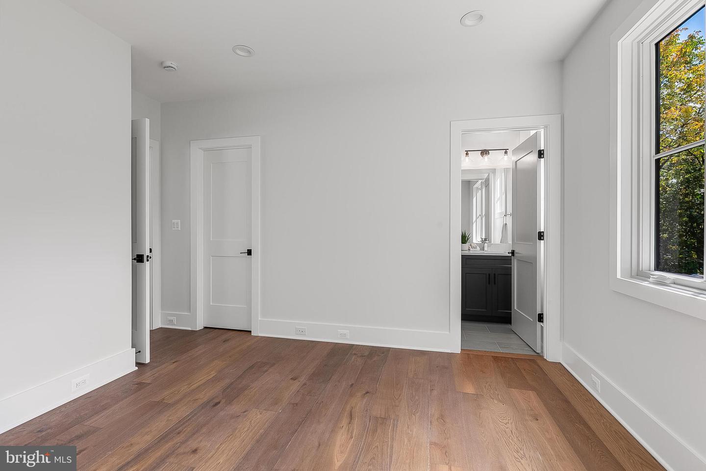 4777 26 ST N, ARLINGTON, Virginia 22207, 5 Bedrooms Bedrooms, ,5 BathroomsBathrooms,Residential,For sale,4777 26 ST N,VAAR2064500 MLS # VAAR2064500