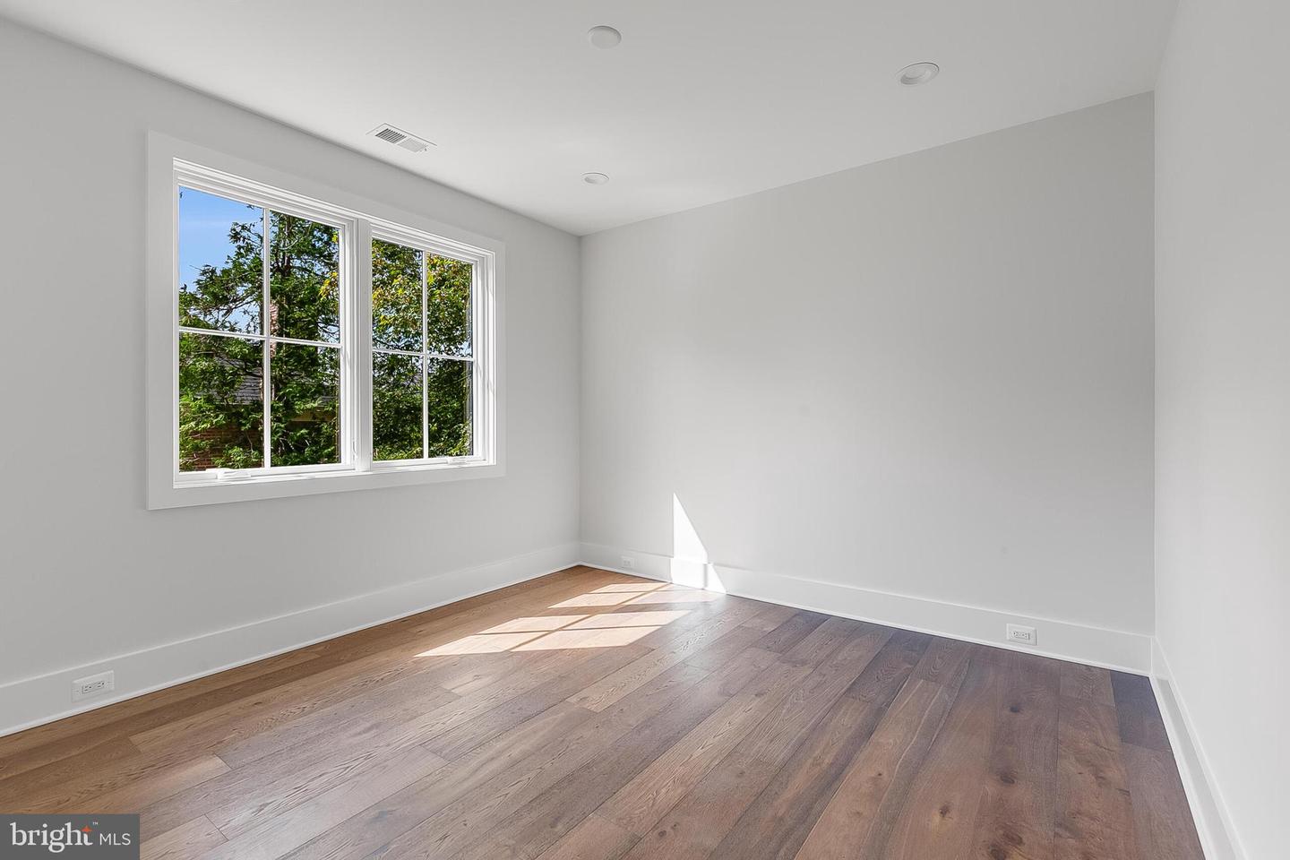 4777 26 ST N, ARLINGTON, Virginia 22207, 5 Bedrooms Bedrooms, ,5 BathroomsBathrooms,Residential,For sale,4777 26 ST N,VAAR2064500 MLS # VAAR2064500
