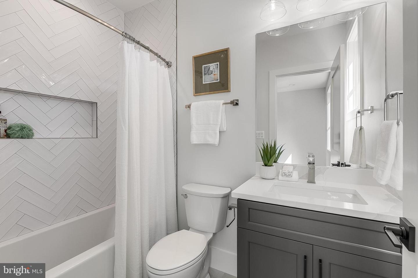 4777 26 ST N, ARLINGTON, Virginia 22207, 5 Bedrooms Bedrooms, ,5 BathroomsBathrooms,Residential,For sale,4777 26 ST N,VAAR2064500 MLS # VAAR2064500
