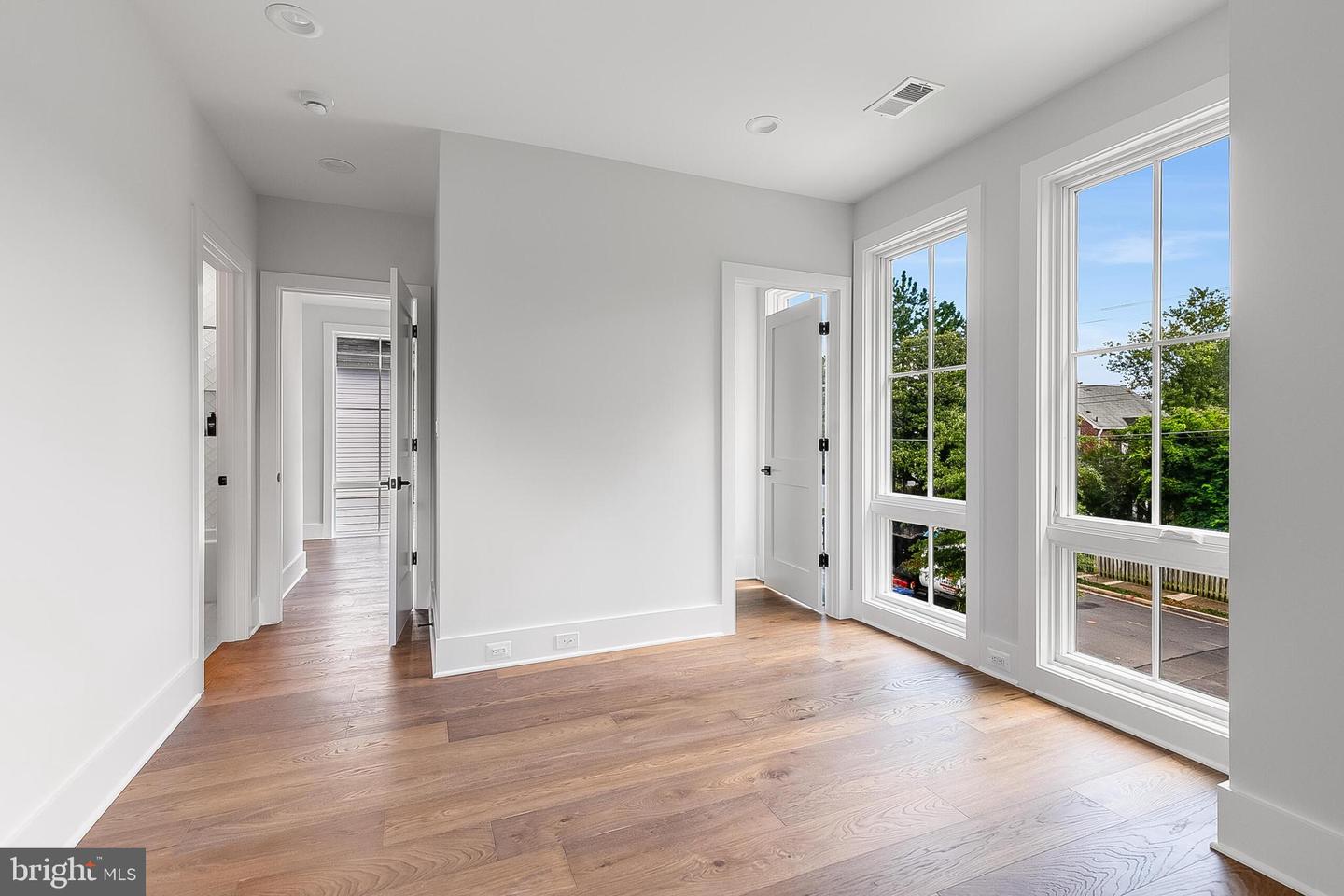 4777 26 ST N, ARLINGTON, Virginia 22207, 5 Bedrooms Bedrooms, ,5 BathroomsBathrooms,Residential,For sale,4777 26 ST N,VAAR2064500 MLS # VAAR2064500