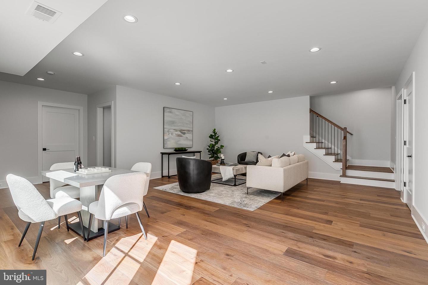 4777 26 ST N, ARLINGTON, Virginia 22207, 5 Bedrooms Bedrooms, ,5 BathroomsBathrooms,Residential,For sale,4777 26 ST N,VAAR2064500 MLS # VAAR2064500
