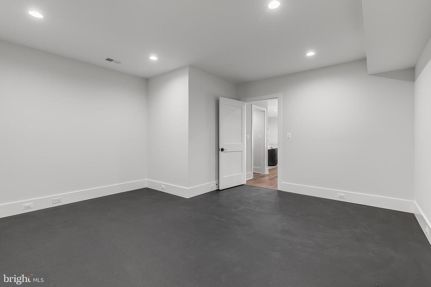 4777 26 ST N, ARLINGTON, Virginia 22207, 5 Bedrooms Bedrooms, ,5 BathroomsBathrooms,Residential,For sale,4777 26 ST N,VAAR2064500 MLS # VAAR2064500