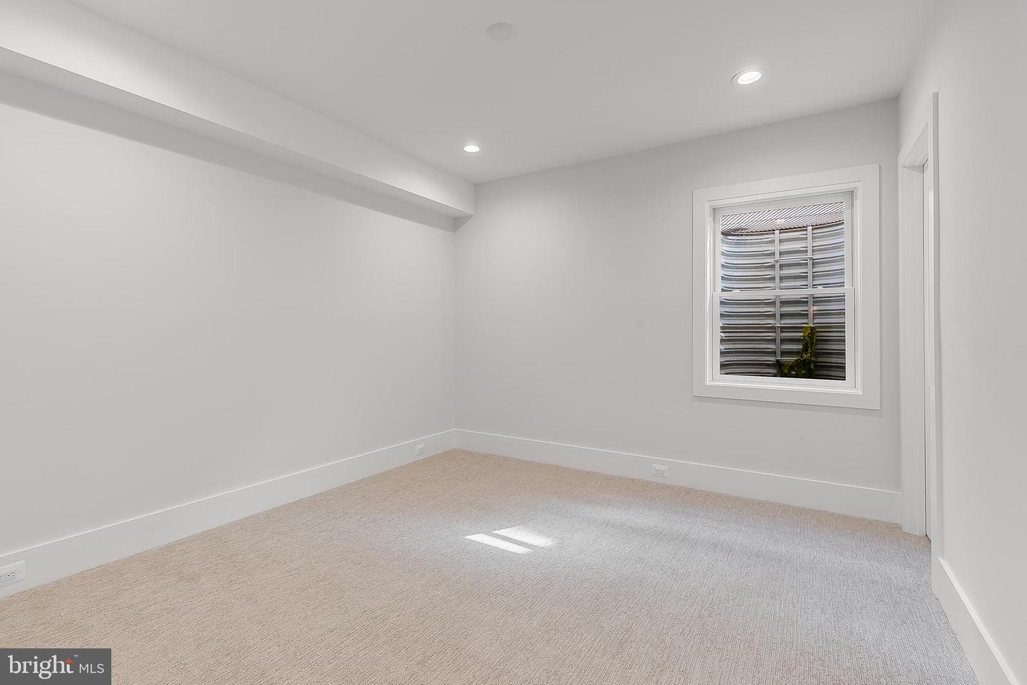 4777 26 ST N, ARLINGTON, Virginia 22207, 5 Bedrooms Bedrooms, ,5 BathroomsBathrooms,Residential,For sale,4777 26 ST N,VAAR2064500 MLS # VAAR2064500