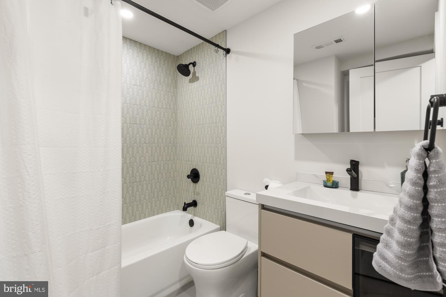 1146 16TH ST NE #A, WASHINGTON, District Of Columbia 20002, 4 Bedrooms Bedrooms, ,3 BathroomsBathrooms,Residential,For sale,1146 16TH ST NE #A,DCDC2225380 MLS # DCDC2225380