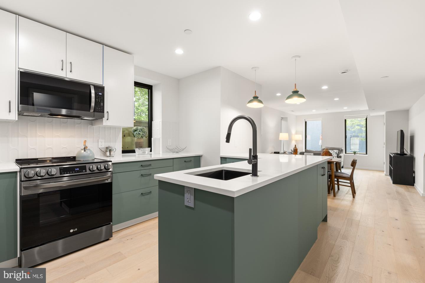 1146 16TH ST NE #A, WASHINGTON, District Of Columbia 20002, 4 Bedrooms Bedrooms, ,3 BathroomsBathrooms,Residential,For sale,1146 16TH ST NE #A,DCDC2225380 MLS # DCDC2225380
