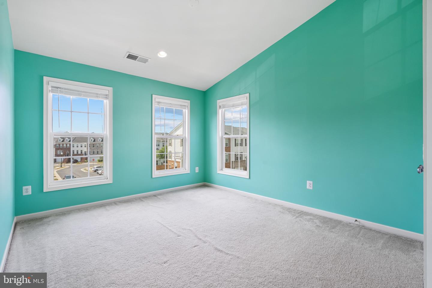 25053 PRAIRIE FIRE SQ, ALDIE, Virginia 20105, 3 Bedrooms Bedrooms, ,3 BathroomsBathrooms,Residential,For sale,25053 PRAIRIE FIRE SQ,VALO2108192 MLS # VALO2108192