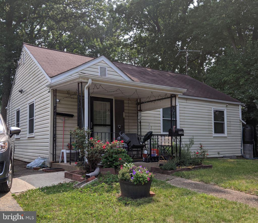 1939 STORM DR, FALLS CHURCH, Virginia 22043, 2 Bedrooms Bedrooms, ,1 BathroomBathrooms,Residential,For sale,1939 STORM DR,VAFX2272642 MLS # VAFX2272642