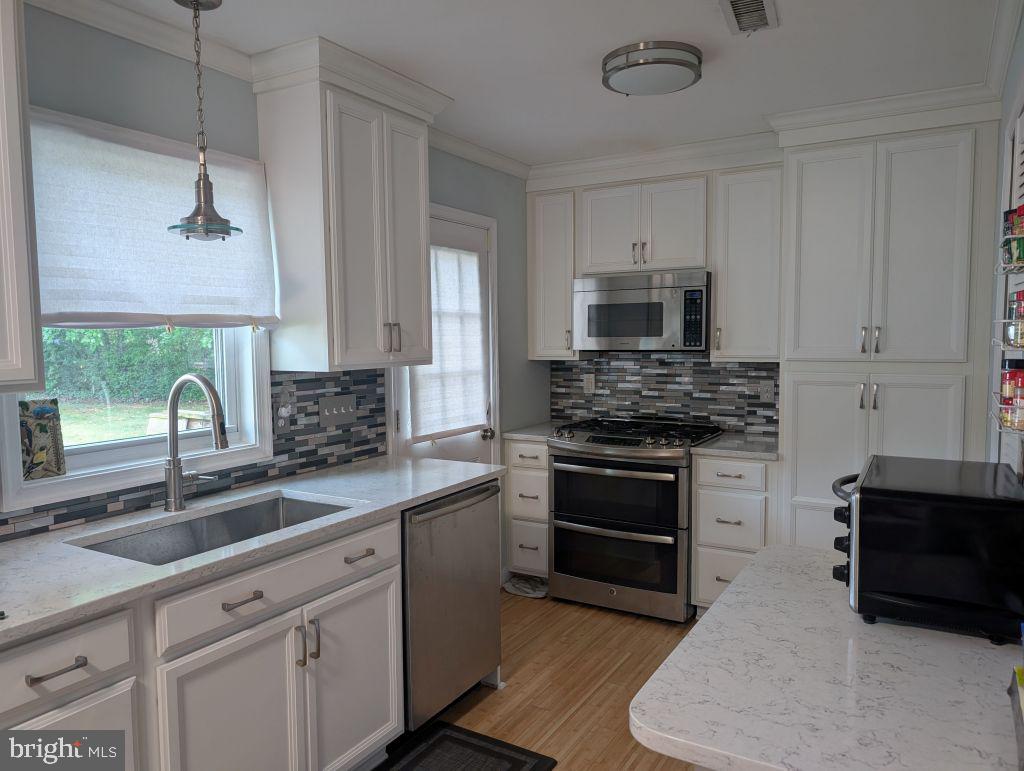 1939 STORM DR, FALLS CHURCH, Virginia 22043, 2 Bedrooms Bedrooms, ,1 BathroomBathrooms,Residential,For sale,1939 STORM DR,VAFX2272642 MLS # VAFX2272642