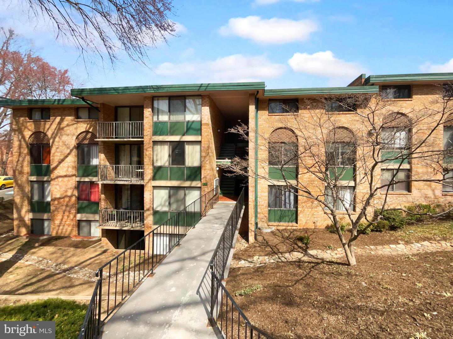 519 N ARMISTEAD ST #T1, ALEXANDRIA, Virginia 22312, 2 Bedrooms Bedrooms, ,1 BathroomBathrooms,Residential,For sale,519 N ARMISTEAD ST #T1,VAAX2050490 MLS # VAAX2050490