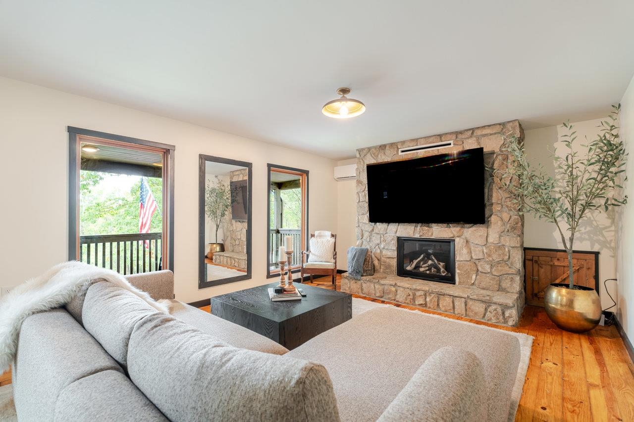 20220 WOODED VIEW LN, ELKTON, Virginia 22827, 3 Bedrooms Bedrooms, ,2 BathroomsBathrooms,Residential,Huckleberry Mountain Cabin,20220 WOODED VIEW LN,669640 MLS # 669640