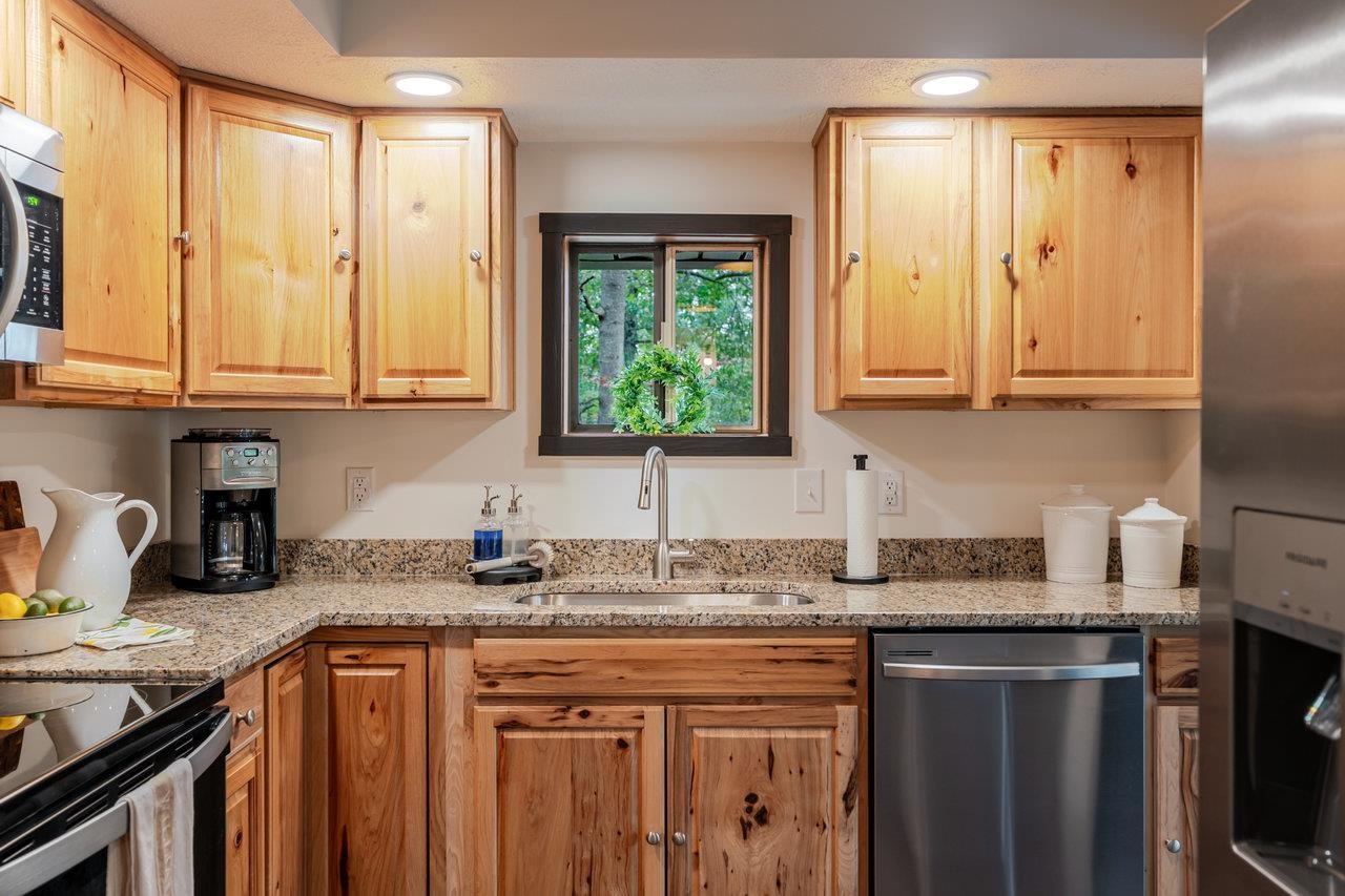 20220 WOODED VIEW LN, ELKTON, Virginia 22827, 3 Bedrooms Bedrooms, ,2 BathroomsBathrooms,Residential,Huckleberry Mountain Cabin,20220 WOODED VIEW LN,669640 MLS # 669640
