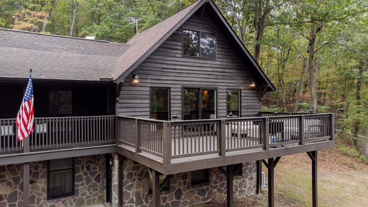20220 WOODED VIEW LN, ELKTON, Virginia 22827, 3 Bedrooms Bedrooms, ,2 BathroomsBathrooms,Residential,Huckleberry Mountain Cabin,20220 WOODED VIEW LN,669640 MLS # 669640