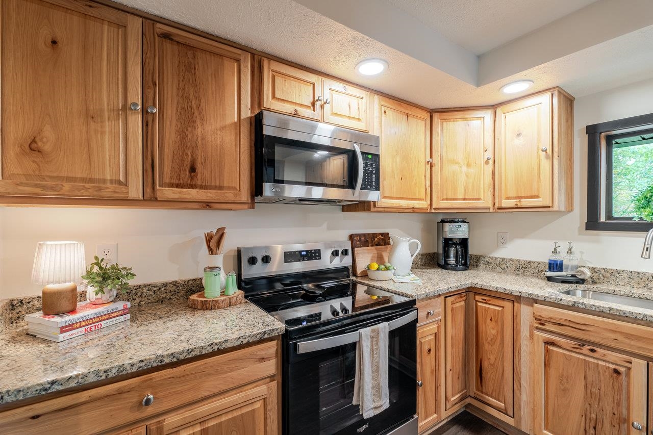 20220 WOODED VIEW LN, ELKTON, Virginia 22827, 3 Bedrooms Bedrooms, ,2 BathroomsBathrooms,Residential,Huckleberry Mountain Cabin,20220 WOODED VIEW LN,669640 MLS # 669640