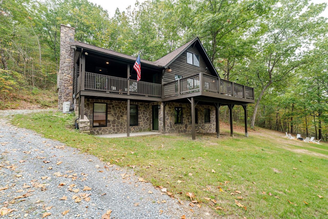 20220 WOODED VIEW LN, ELKTON, Virginia 22827, 3 Bedrooms Bedrooms, ,2 BathroomsBathrooms,Residential,Huckleberry Mountain Cabin,20220 WOODED VIEW LN,669640 MLS # 669640