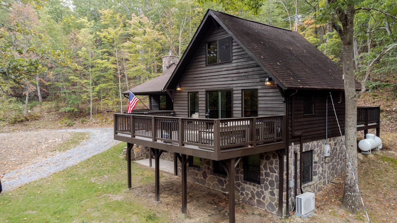 20220 WOODED VIEW LN, ELKTON, Virginia 22827, 3 Bedrooms Bedrooms, ,2 BathroomsBathrooms,Residential,Huckleberry Mountain Cabin,20220 WOODED VIEW LN,669640 MLS # 669640