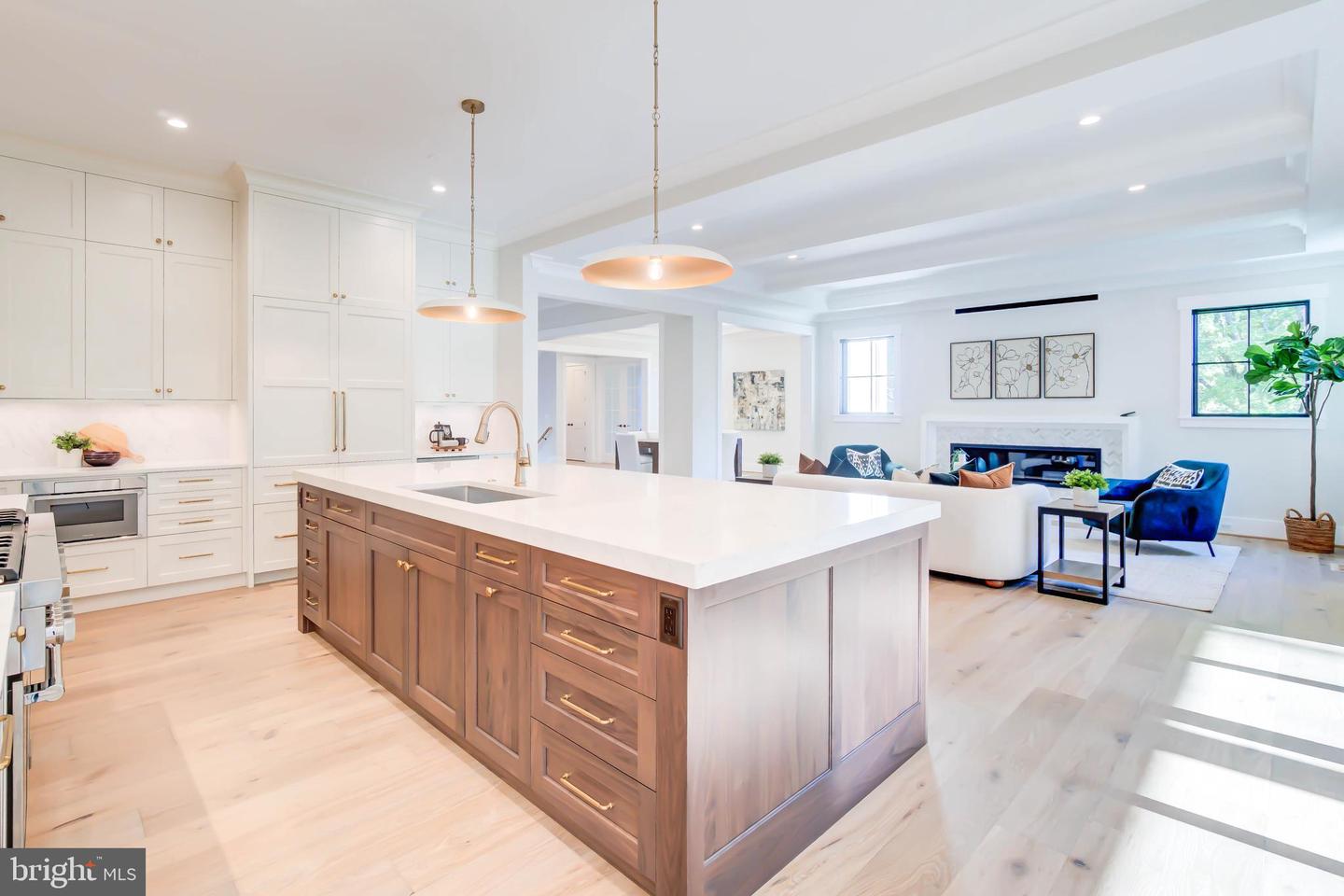 1806 DUMBARTON ST, MCLEAN, Virginia 22101, 6 Bedrooms Bedrooms, ,5 BathroomsBathrooms,Residential,For sale,1806 DUMBARTON ST,VAFX2223998 MLS # VAFX2223998