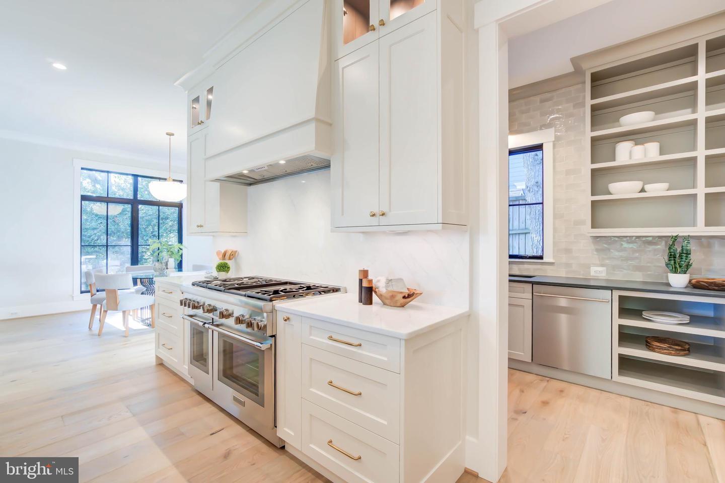 1806 DUMBARTON ST, MCLEAN, Virginia 22101, 6 Bedrooms Bedrooms, ,5 BathroomsBathrooms,Residential,For sale,1806 DUMBARTON ST,VAFX2223998 MLS # VAFX2223998