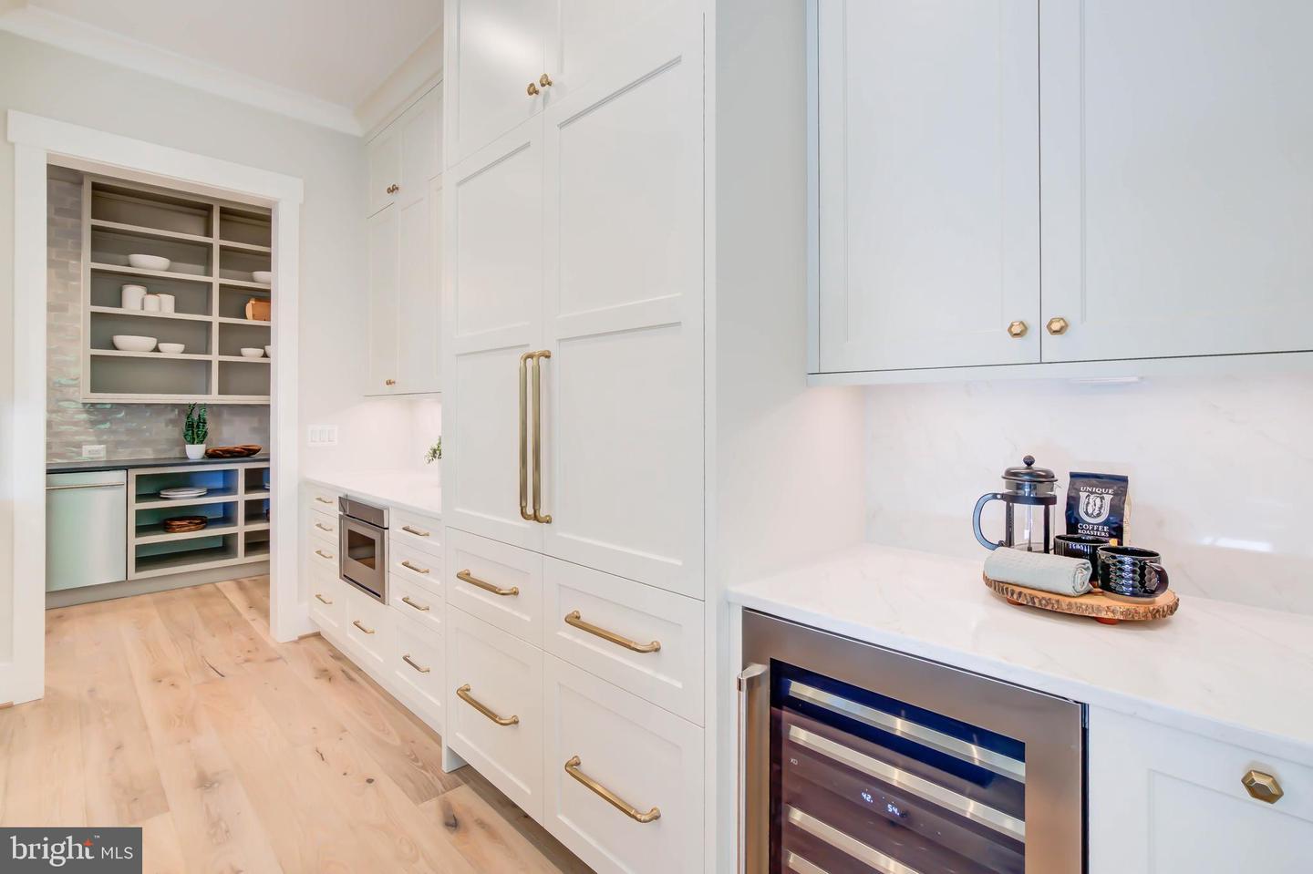 1806 DUMBARTON ST, MCLEAN, Virginia 22101, 6 Bedrooms Bedrooms, ,5 BathroomsBathrooms,Residential,For sale,1806 DUMBARTON ST,VAFX2223998 MLS # VAFX2223998