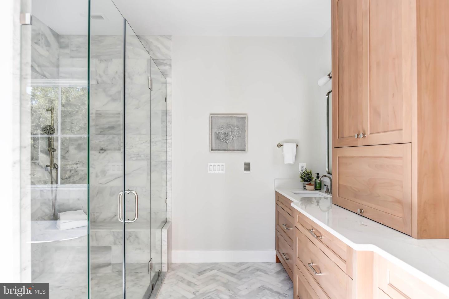 1806 DUMBARTON ST, MCLEAN, Virginia 22101, 6 Bedrooms Bedrooms, ,5 BathroomsBathrooms,Residential,For sale,1806 DUMBARTON ST,VAFX2223998 MLS # VAFX2223998