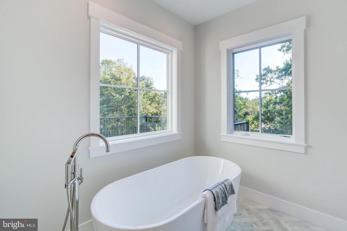 1806 DUMBARTON ST, MCLEAN, Virginia 22101, 6 Bedrooms Bedrooms, ,5 BathroomsBathrooms,Residential,For sale,1806 DUMBARTON ST,VAFX2223998 MLS # VAFX2223998