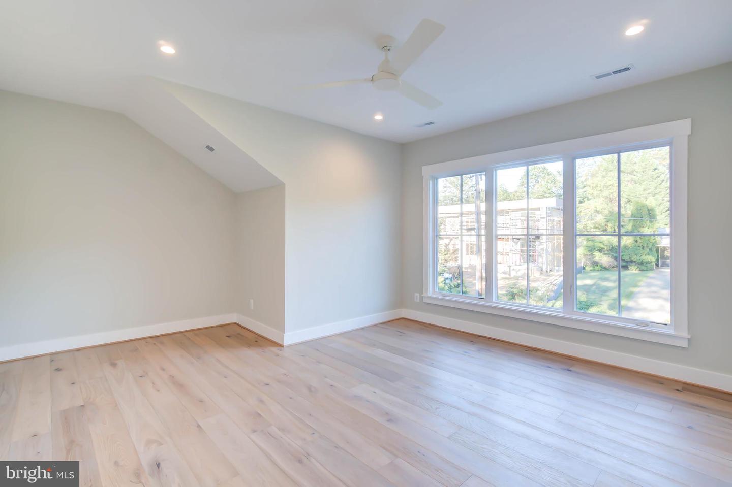 1806 DUMBARTON ST, MCLEAN, Virginia 22101, 6 Bedrooms Bedrooms, ,5 BathroomsBathrooms,Residential,For sale,1806 DUMBARTON ST,VAFX2223998 MLS # VAFX2223998