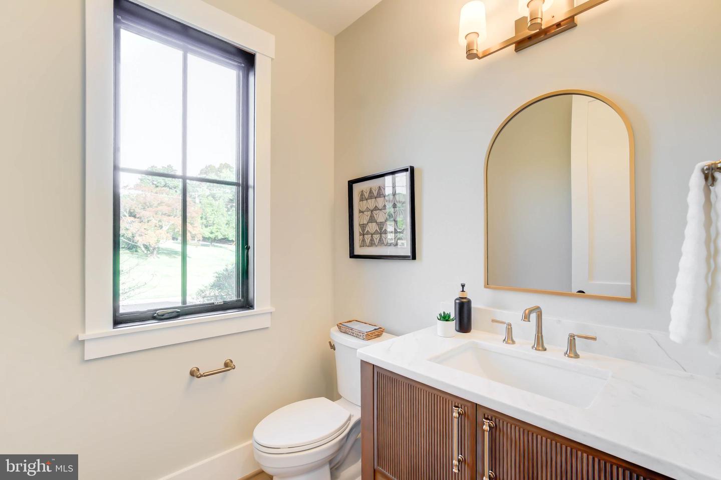 1806 DUMBARTON ST, MCLEAN, Virginia 22101, 6 Bedrooms Bedrooms, ,5 BathroomsBathrooms,Residential,For sale,1806 DUMBARTON ST,VAFX2223998 MLS # VAFX2223998