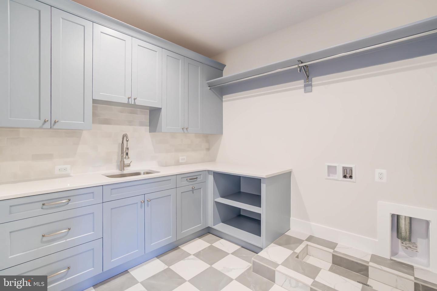 1806 DUMBARTON ST, MCLEAN, Virginia 22101, 6 Bedrooms Bedrooms, ,5 BathroomsBathrooms,Residential,For sale,1806 DUMBARTON ST,VAFX2223998 MLS # VAFX2223998