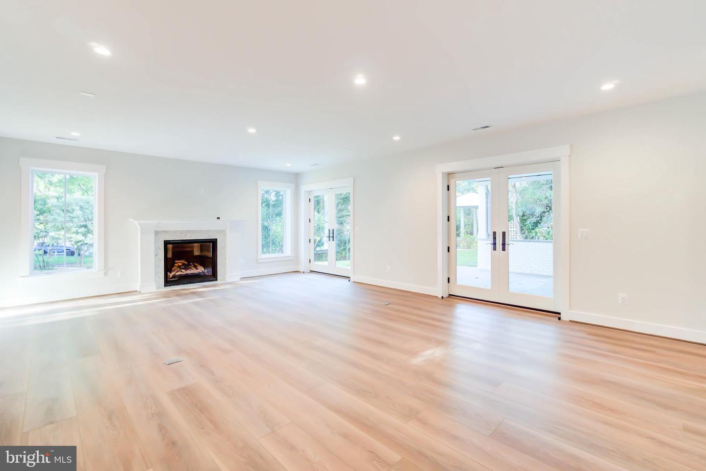 1806 DUMBARTON ST, MCLEAN, Virginia 22101, 6 Bedrooms Bedrooms, ,5 BathroomsBathrooms,Residential,For sale,1806 DUMBARTON ST,VAFX2223998 MLS # VAFX2223998