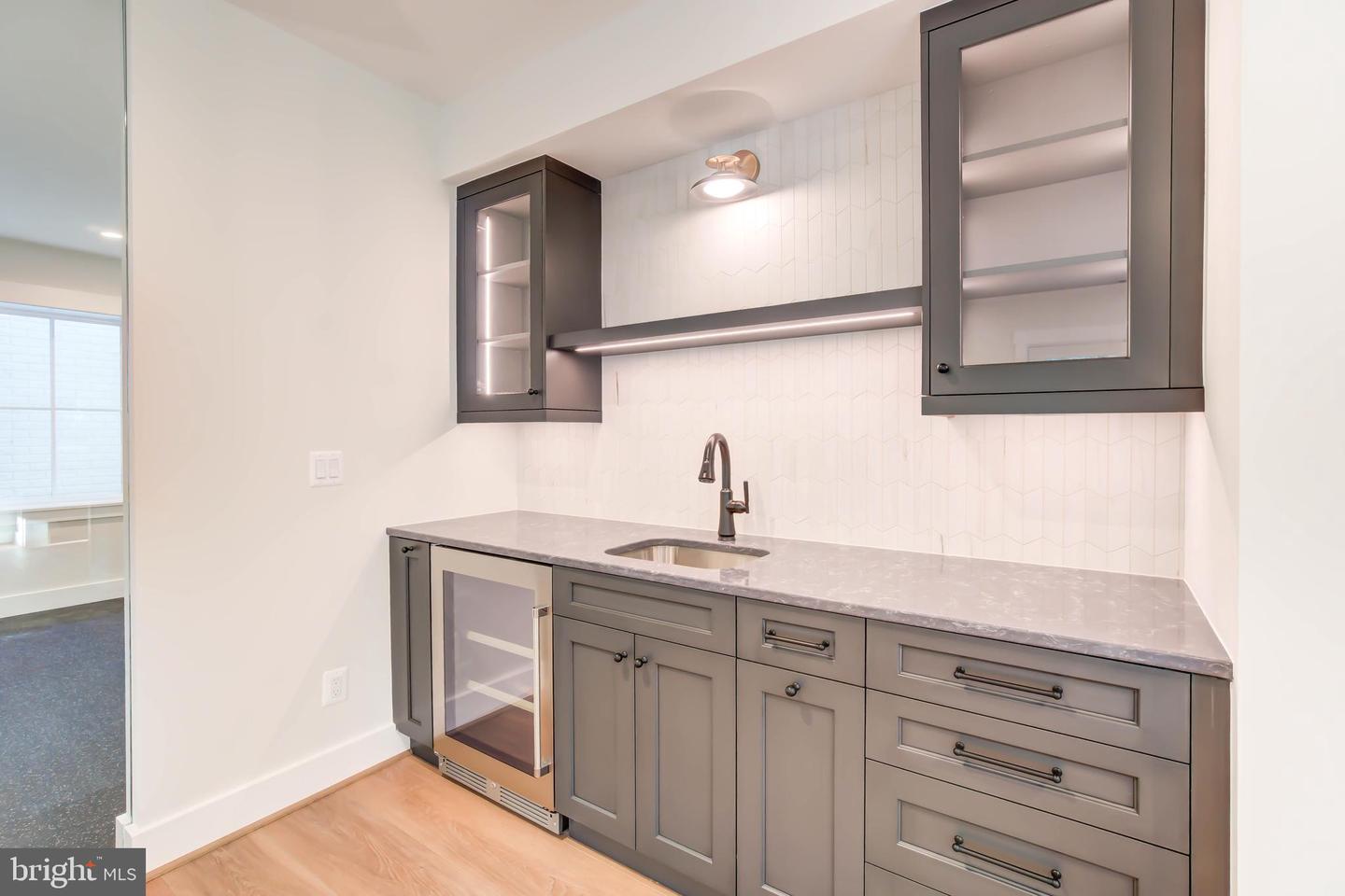 1806 DUMBARTON ST, MCLEAN, Virginia 22101, 6 Bedrooms Bedrooms, ,5 BathroomsBathrooms,Residential,For sale,1806 DUMBARTON ST,VAFX2223998 MLS # VAFX2223998
