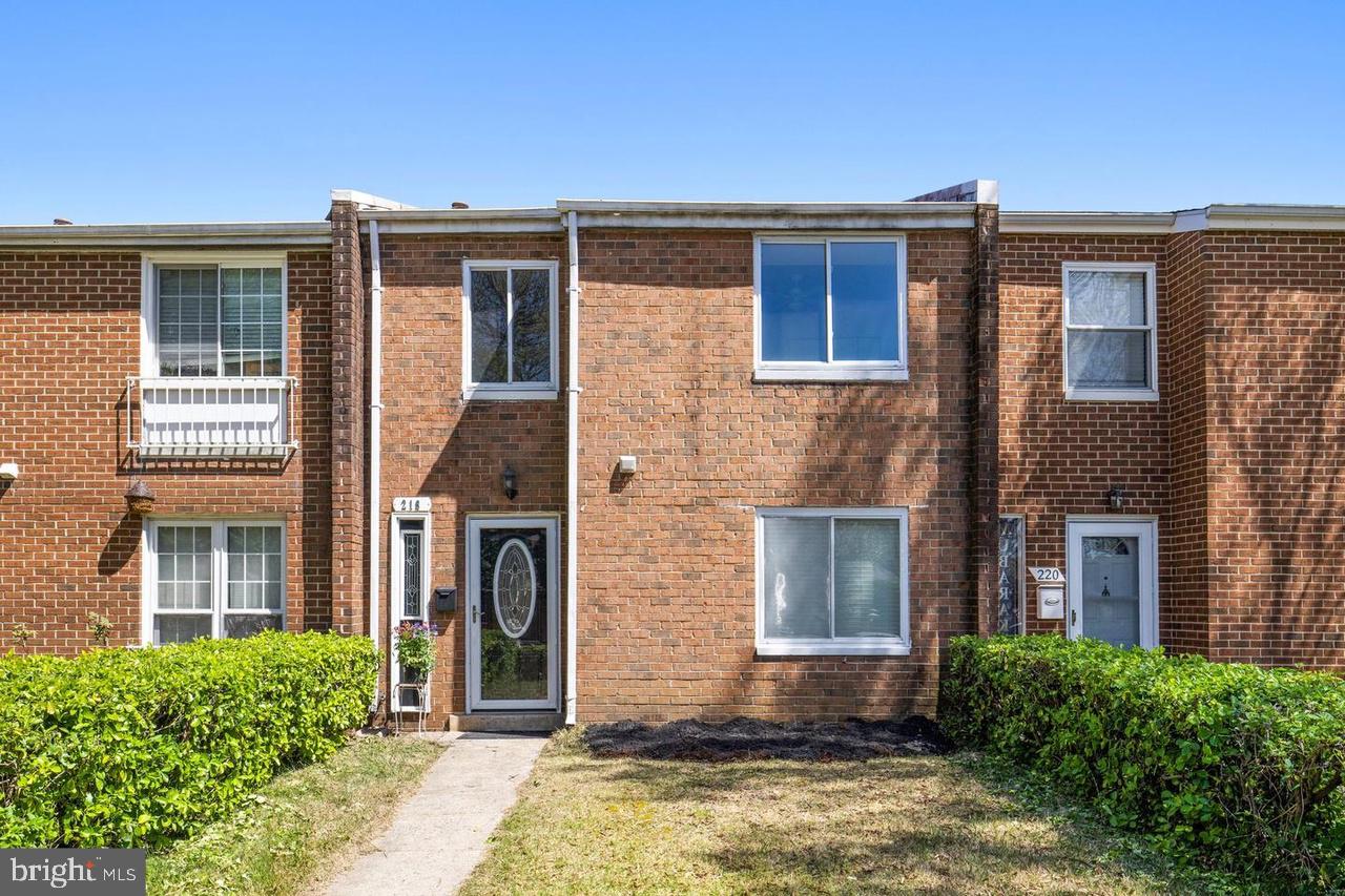 218 STEVENSON SQ, ALEXANDRIA, Virginia 22304, 4 Bedrooms Bedrooms, ,2 BathroomsBathrooms,Residential,For sale,218 STEVENSON SQ,VAAX2047644 MLS # VAAX2047644