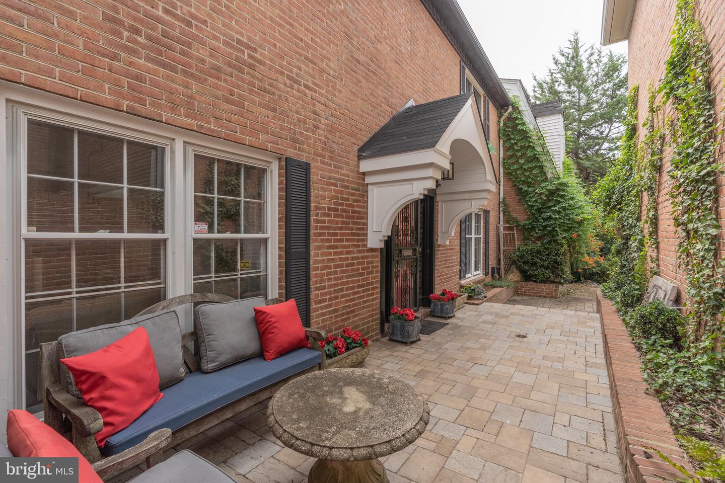 530 F STREET TER SE, WASHINGTON, District Of Columbia 20003, 3 Bedrooms Bedrooms, ,2 BathroomsBathrooms,Residential,For sale,530 F STREET TER SE,DCDC2214000 MLS # DCDC2214000