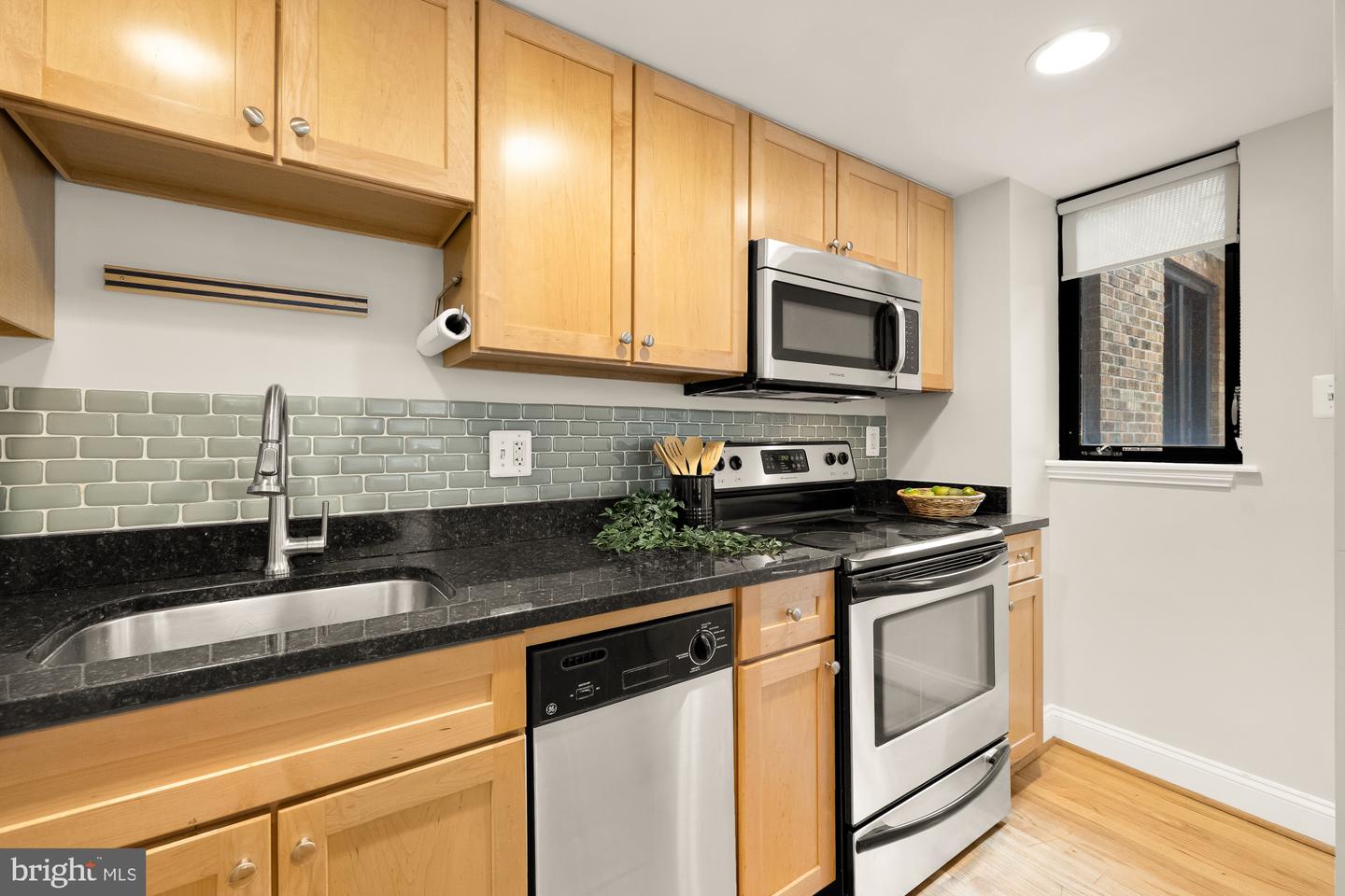 1701 16TH ST NW #734, WASHINGTON, District Of Columbia 20009, 2 Bedrooms Bedrooms, 5 Rooms Rooms,1 BathroomBathrooms,Residential,For sale,1701 16TH ST NW #734,DCDC2217522 MLS # DCDC2217522