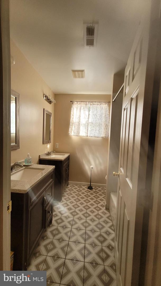 2818 LIBERTY AVE, FALLS CHURCH, Virginia 22042, 3 Bedrooms Bedrooms, ,3 BathroomsBathrooms,Residential,For sale,2818 LIBERTY AVE,VAFX2264946 MLS # VAFX2264946