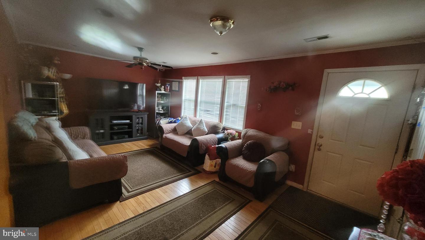 2818 LIBERTY AVE, FALLS CHURCH, Virginia 22042, 3 Bedrooms Bedrooms, ,3 BathroomsBathrooms,Residential,For sale,2818 LIBERTY AVE,VAFX2264946 MLS # VAFX2264946
