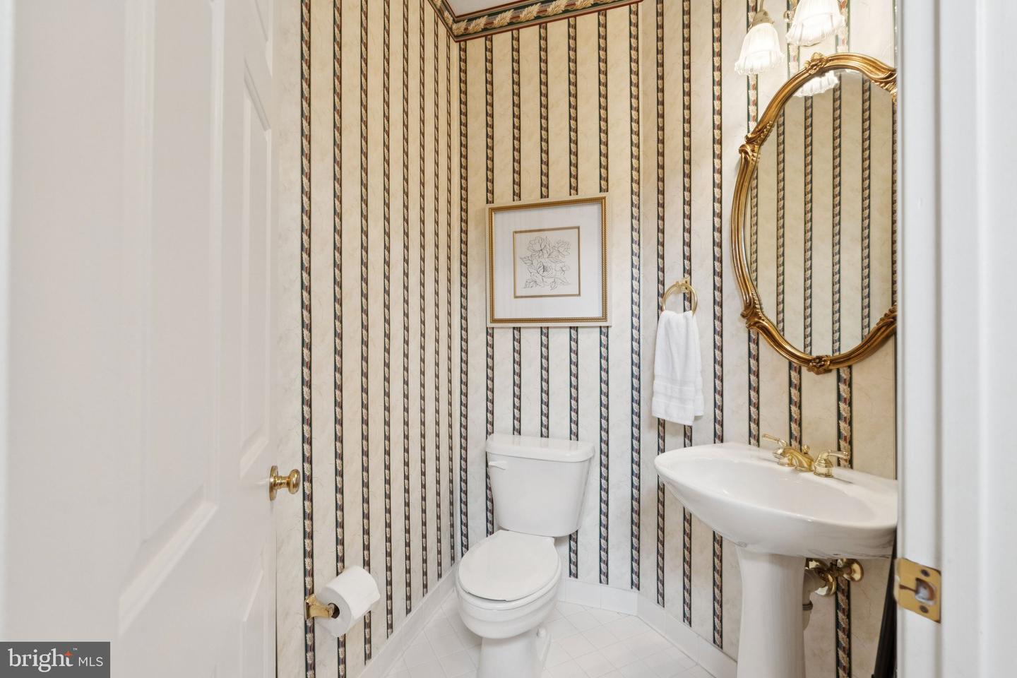 25368 HERRING CREEK DR, CHANTILLY, Virginia 20152, 3 Bedrooms Bedrooms, ,2 BathroomsBathrooms,Residential,For sale,25368 HERRING CREEK DR,VALO2106292 MLS # VALO2106292